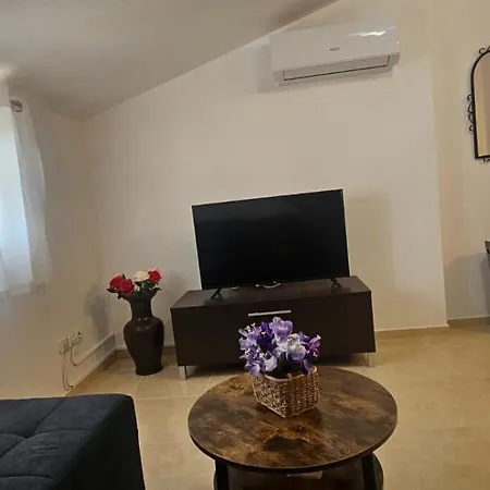 House Vruje Apartment